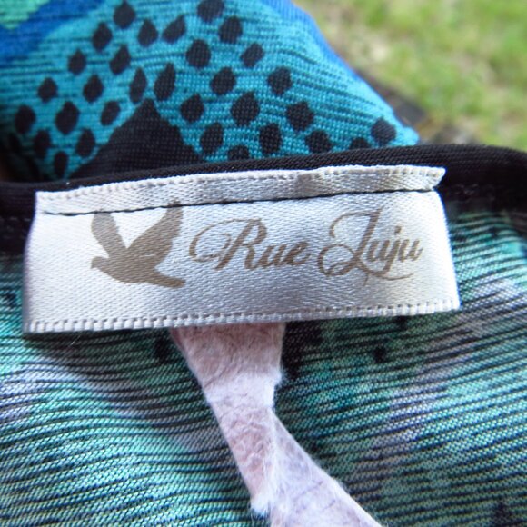 Rue Juju Womans Top with acymetrical Hem Aztec design - Picture 6 of 6